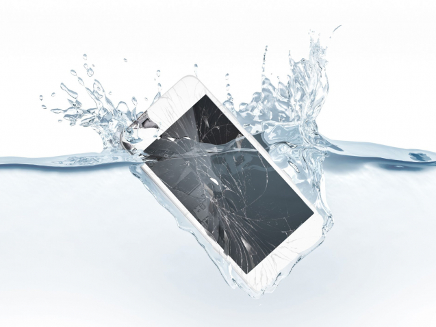 White broken smartphone mock up sinks in water, 3d rendering. Mobile smart phone with touch screen mockup fall under liquid surface. Electronic waterproof cellphone falling and dive with splashes.